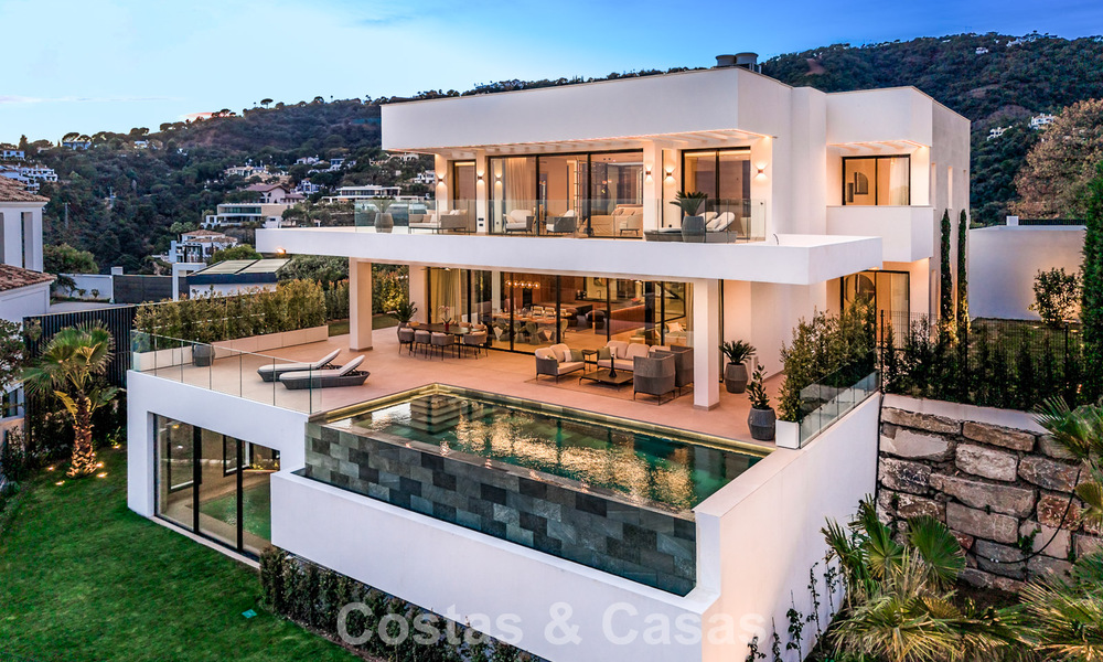 Sofisticada villa de diseño con magníficas vistas al mar en venta en El Madroñal, Benahavis - Marbella 795614