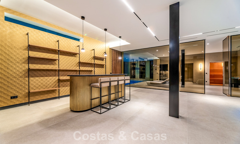 Sofisticada villa de diseño con magníficas vistas al mar en venta en El Madroñal, Benahavis - Marbella 795618