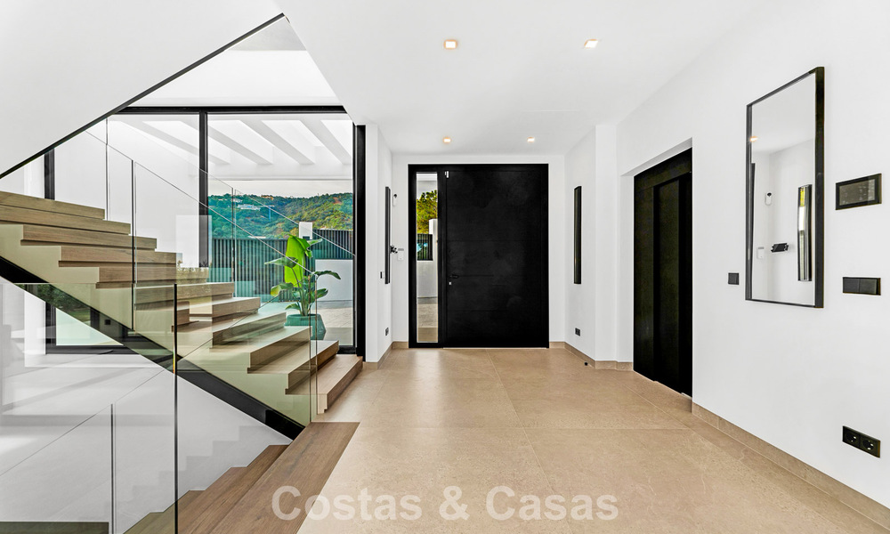 Sofisticada villa de diseño con magníficas vistas al mar en venta en El Madroñal, Benahavis - Marbella 795624