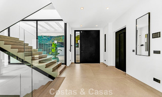 Sofisticada villa de diseño con magníficas vistas al mar en venta en El Madroñal, Benahavis - Marbella 795624 