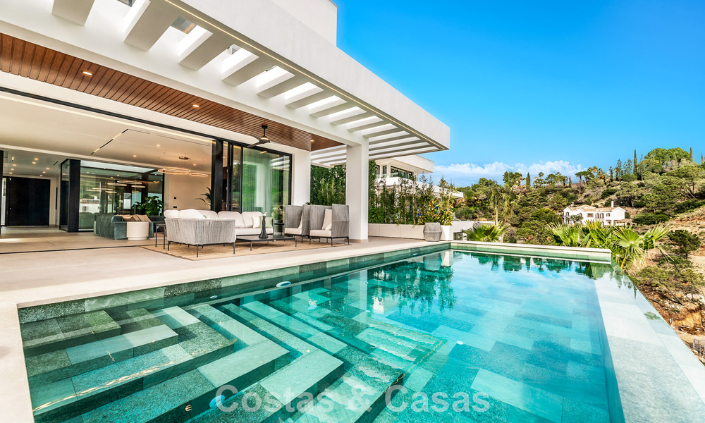 Sofisticada villa de diseño con magníficas vistas al mar en venta en El Madroñal, Benahavis - Marbella 795625