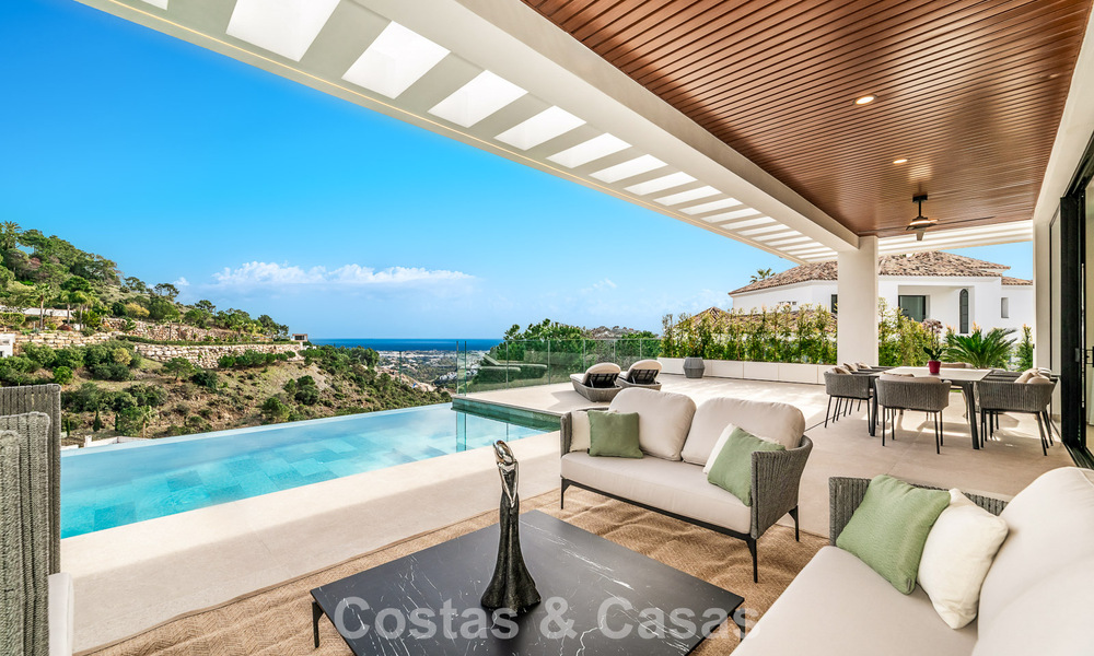 Sofisticada villa de diseño con magníficas vistas al mar en venta en El Madroñal, Benahavis - Marbella 795626