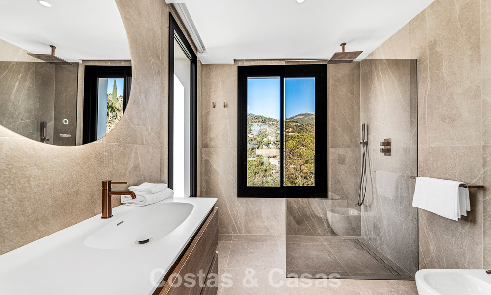 Sofisticada villa de diseño con magníficas vistas al mar en venta en El Madroñal, Benahavis - Marbella 795629