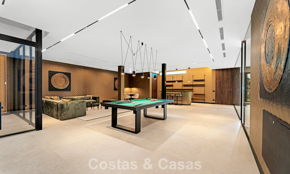 Sofisticada villa de diseño con magníficas vistas al mar en venta en El Madroñal, Benahavis - Marbella 795635