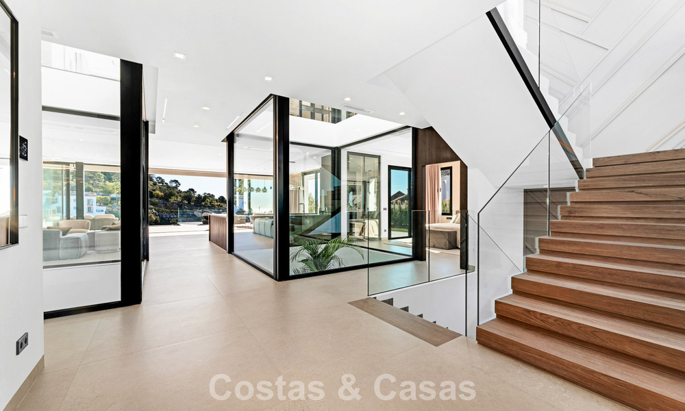 Sofisticada villa de diseño con magníficas vistas al mar en venta en El Madroñal, Benahavis - Marbella 795637