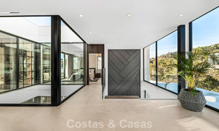 Sofisticada villa de diseño con magníficas vistas al mar en venta en El Madroñal, Benahavis - Marbella 795647 