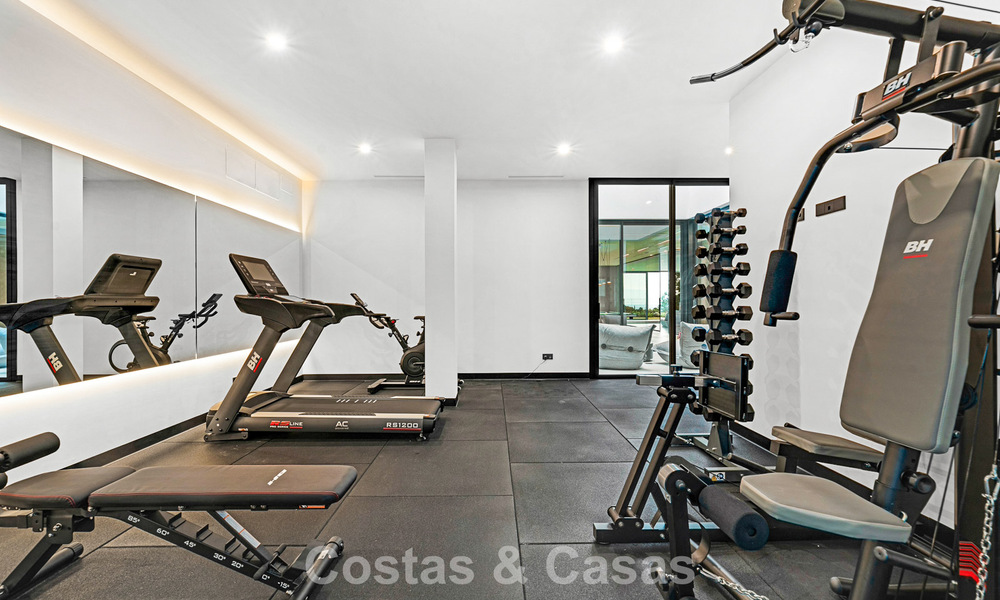 Sofisticada villa de diseño con magníficas vistas al mar en venta en El Madroñal, Benahavis - Marbella 795651