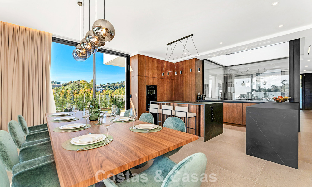 Sofisticada villa de diseño con magníficas vistas al mar en venta en El Madroñal, Benahavis - Marbella 795657