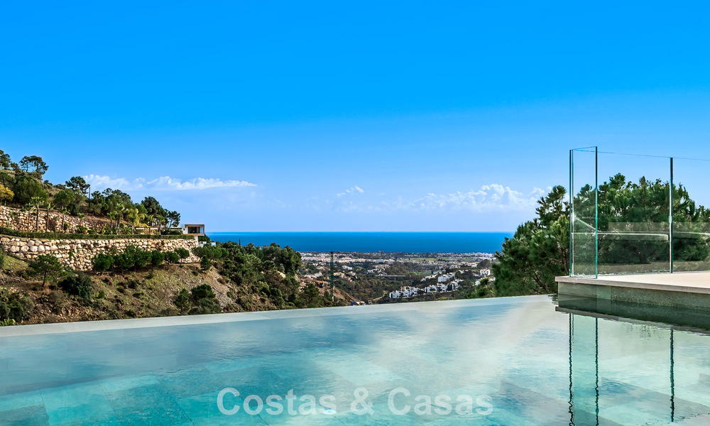Sofisticada villa de diseño con impresionantes vistas al mar en venta en El Madroñal, Benahavis - Marbella 796824