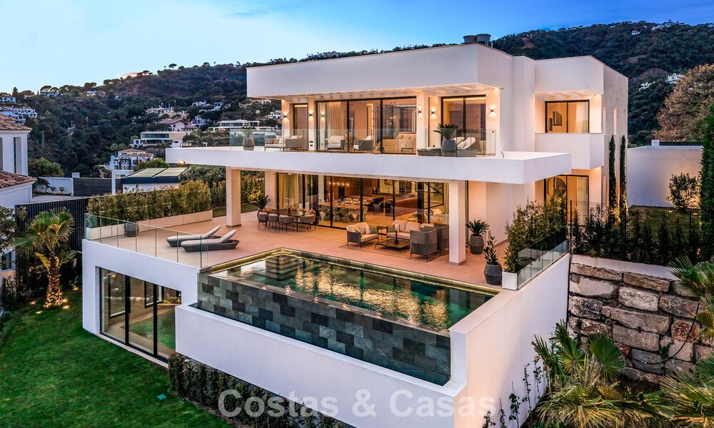 Sofisticada villa de diseño con impresionantes vistas al mar en venta en El Madroñal, Benahavis - Marbella 796825