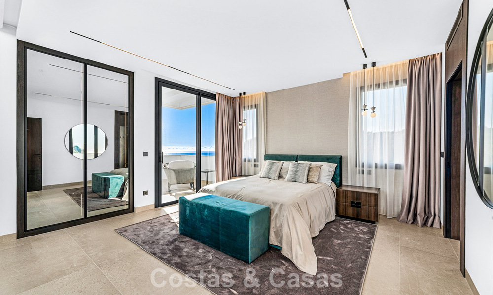 Sofisticada villa de diseño con impresionantes vistas al mar en venta en El Madroñal, Benahavis - Marbella 796826