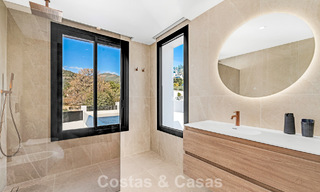 Sofisticada villa de diseño con impresionantes vistas al mar en venta en El Madroñal, Benahavis - Marbella 796829 
