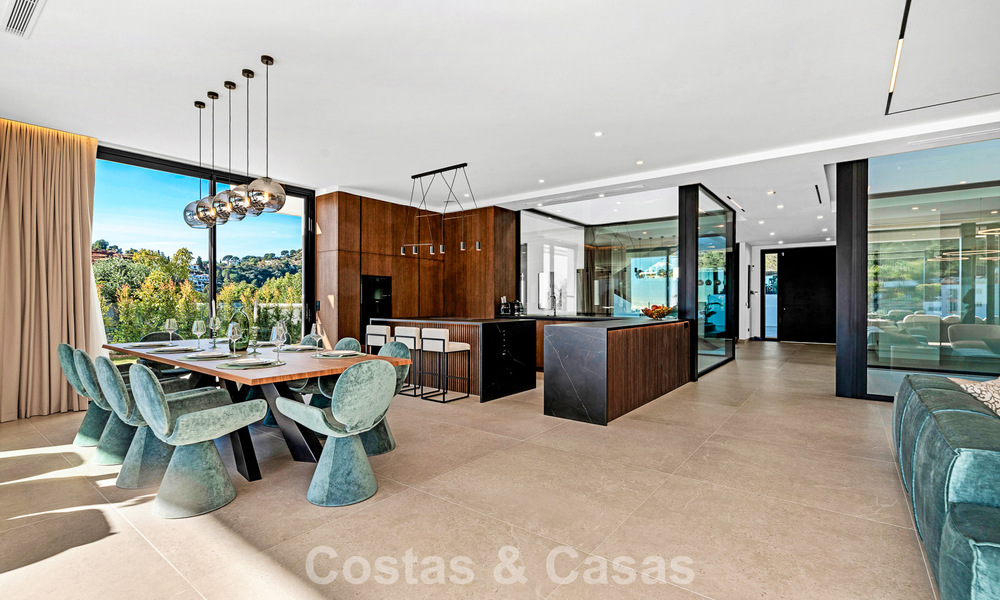 Sofisticada villa de diseño con impresionantes vistas al mar en venta en El Madroñal, Benahavis - Marbella 796830