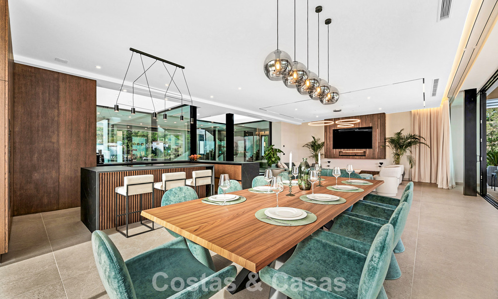 Sofisticada villa de diseño con impresionantes vistas al mar en venta en El Madroñal, Benahavis - Marbella 796831