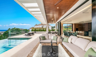 Sofisticada villa de diseño con impresionantes vistas al mar en venta en El Madroñal, Benahavis - Marbella 796832 