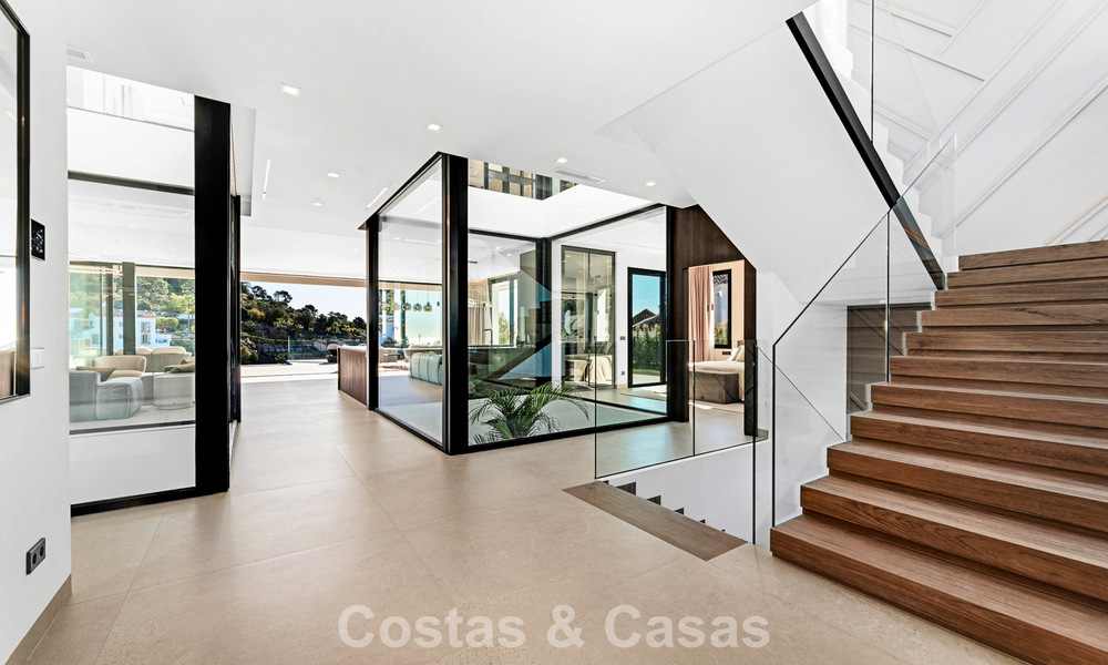 Sofisticada villa de diseño con impresionantes vistas al mar en venta en El Madroñal, Benahavis - Marbella 796835