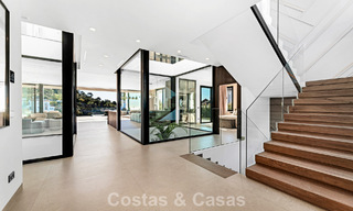 Sofisticada villa de diseño con impresionantes vistas al mar en venta en El Madroñal, Benahavis - Marbella 796835 