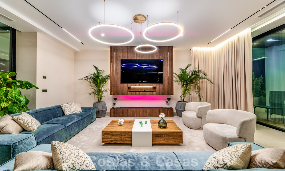 Sofisticada villa de diseño con impresionantes vistas al mar en venta en El Madroñal, Benahavis - Marbella 796837