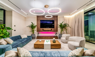 Sofisticada villa de diseño con impresionantes vistas al mar en venta en El Madroñal, Benahavis - Marbella 796837 