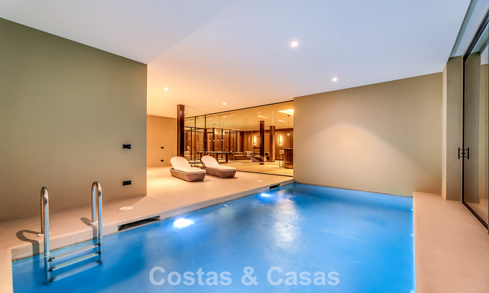 Sofisticada villa de diseño con impresionantes vistas al mar en venta en El Madroñal, Benahavis - Marbella 796839
