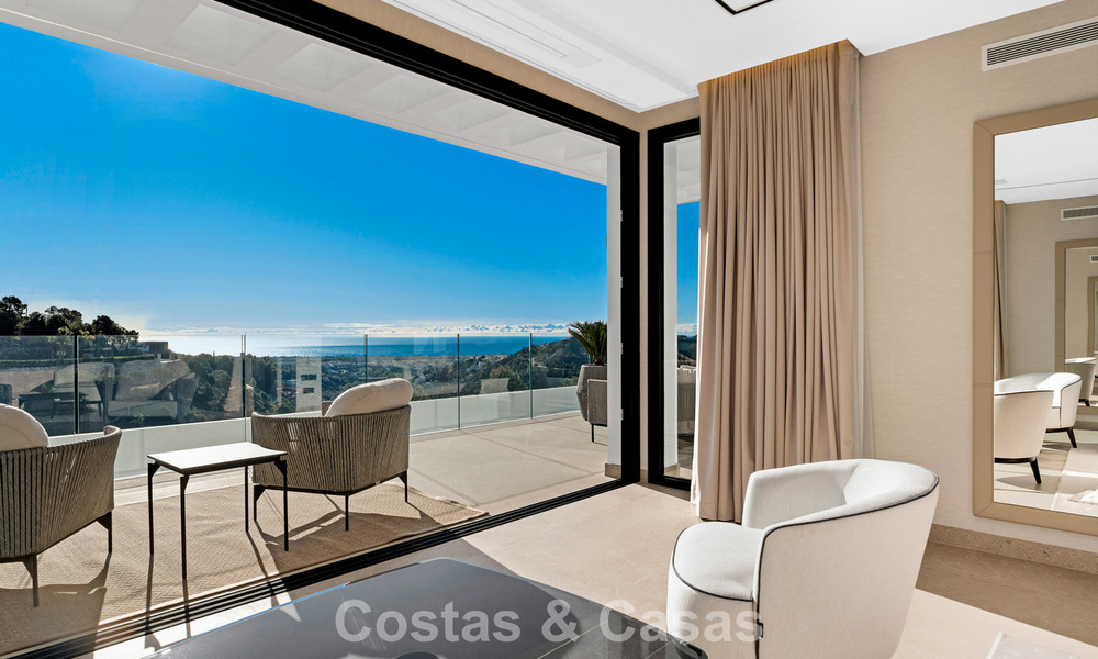 Sofisticada villa de diseño con impresionantes vistas al mar en venta en El Madroñal, Benahavis - Marbella 796845