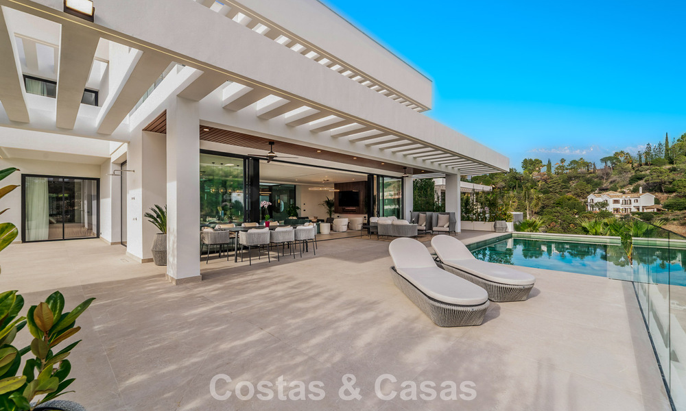Sofisticada villa de diseño con impresionantes vistas al mar en venta en El Madroñal, Benahavis - Marbella 796846