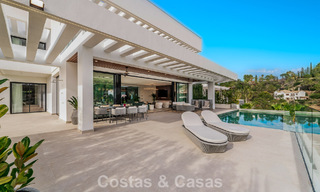 Sofisticada villa de diseño con impresionantes vistas al mar en venta en El Madroñal, Benahavis - Marbella 796846 