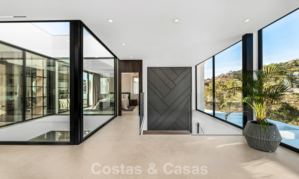 Sofisticada villa de diseño con impresionantes vistas al mar en venta en El Madroñal, Benahavis - Marbella 796848