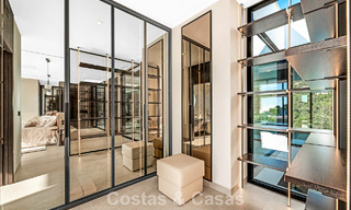 Sofisticada villa de diseño con impresionantes vistas al mar en venta en El Madroñal, Benahavis - Marbella 796849 