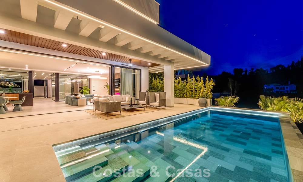 Sofisticada villa de diseño con impresionantes vistas al mar en venta en El Madroñal, Benahavis - Marbella 796852
