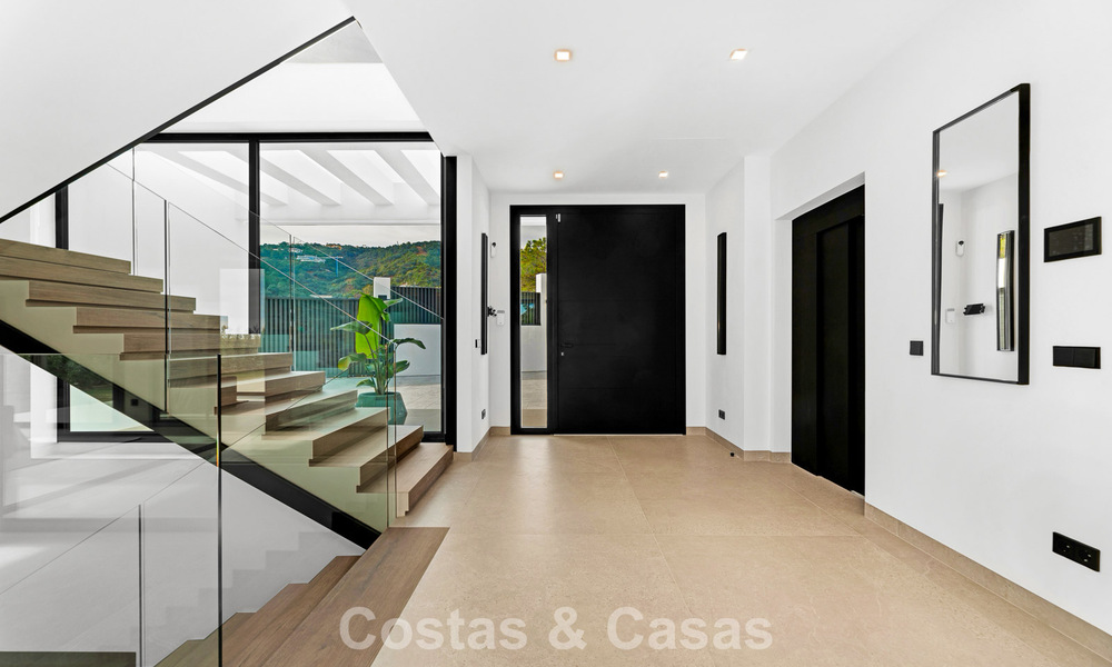 Sofisticada villa de diseño con impresionantes vistas al mar en venta en El Madroñal, Benahavis - Marbella 796860