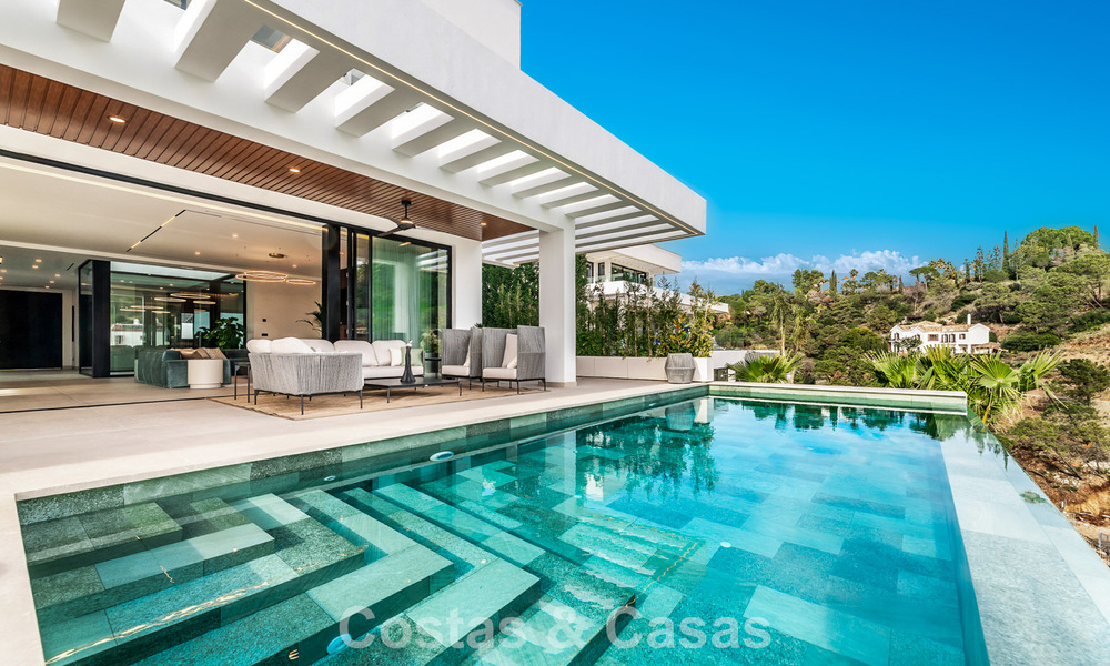 Sofisticada villa de diseño con impresionantes vistas al mar en venta en El Madroñal, Benahavis - Marbella 796861