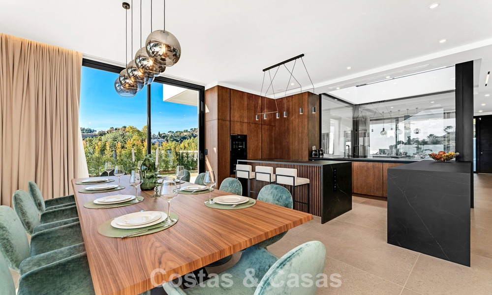 Sofisticada villa de diseño con impresionantes vistas al mar en venta en El Madroñal, Benahavis - Marbella 796865