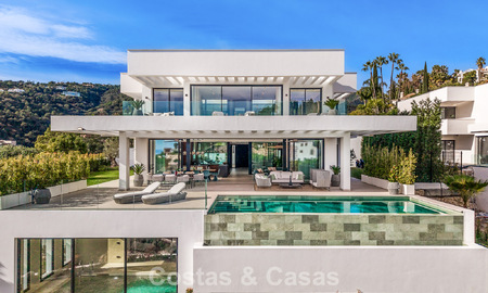 Sofisticada villa de diseño con impresionantes vistas al mar en venta en El Madroñal, Benahavis - Marbella 796868