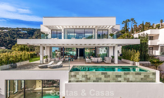 Sofisticada villa de diseño con impresionantes vistas al mar en venta en El Madroñal, Benahavis - Marbella 796868 