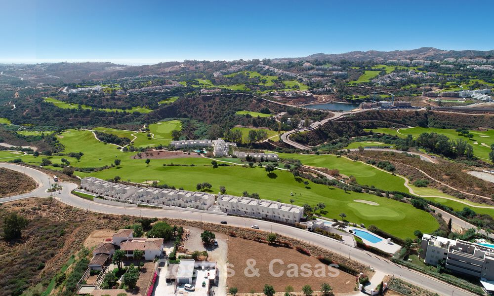 Nuevas casas adosadas de 3 dormitorios en venta en un prestigioso resort de golf en Mijas, Costa del Sol 775406