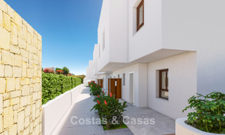 Nuevas casas adosadas de 3 dormitorios en venta en un prestigioso resort de golf en Mijas, Costa del Sol 775409 