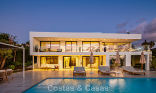 Lujosa villa de estilo moderno en venta, junto al campo de golf en Nueva Andalucía, Marbella 775532 