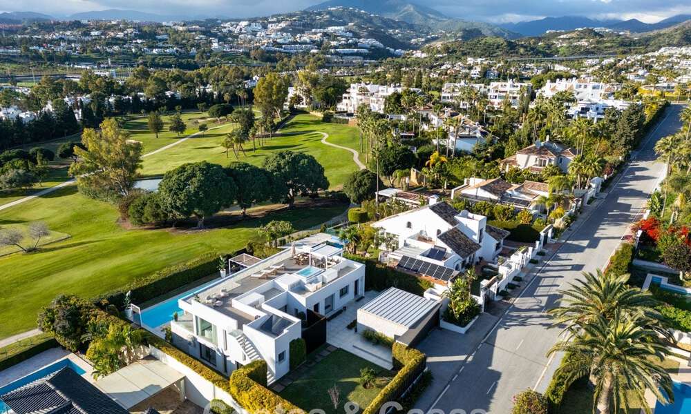 Lujosa villa de estilo moderno en venta, junto al campo de golf en Nueva Andalucía, Marbella 775534