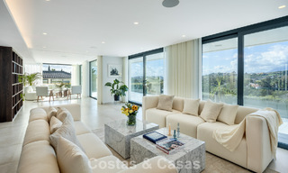 Lujosa villa de estilo moderno en venta, junto al campo de golf en Nueva Andalucía, Marbella 775539 