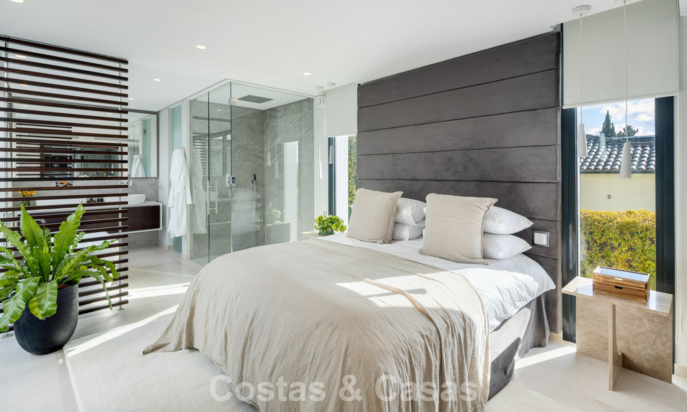 Lujosa villa de estilo moderno en venta, junto al campo de golf en Nueva Andalucía, Marbella 775543