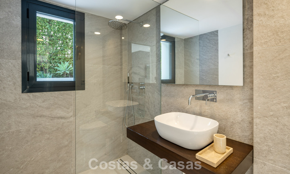 Lujosa villa de estilo moderno en venta, junto al campo de golf en Nueva Andalucía, Marbella 775549