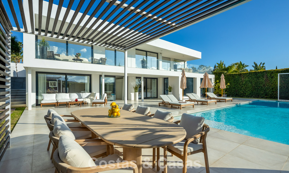 Lujosa villa de estilo moderno en venta, junto al campo de golf en Nueva Andalucía, Marbella 775554
