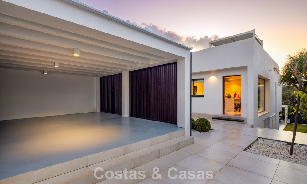 Lujosa villa de estilo moderno en venta, junto al campo de golf en Nueva Andalucía, Marbella 775558