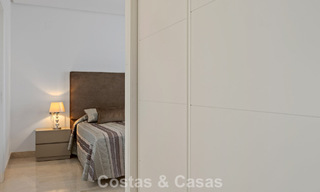 Ático listo para entrar a vivir con vistas panorámicas al mar en un complejo mediterráneo en venta en Benahavis - Marbella 775759 