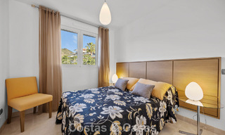 Ático listo para entrar a vivir con vistas panorámicas al mar en un complejo mediterráneo en venta en Benahavis - Marbella 775763 