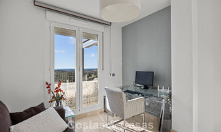 Ático listo para entrar a vivir con vistas panorámicas al mar en un complejo mediterráneo en venta en Benahavis - Marbella 775766 