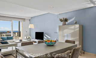 Ático listo para entrar a vivir con vistas panorámicas al mar en un complejo mediterráneo en venta en Benahavis - Marbella 775777 
