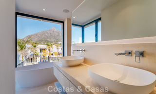 Sofisticada villa de lujo en venta en una exclusiva comunidad cerrada en la prestigiosa Milla de Oro de Marbella 775564 