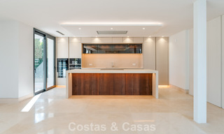 Sofisticada villa de lujo en venta en una exclusiva comunidad cerrada en la prestigiosa Milla de Oro de Marbella 775567 